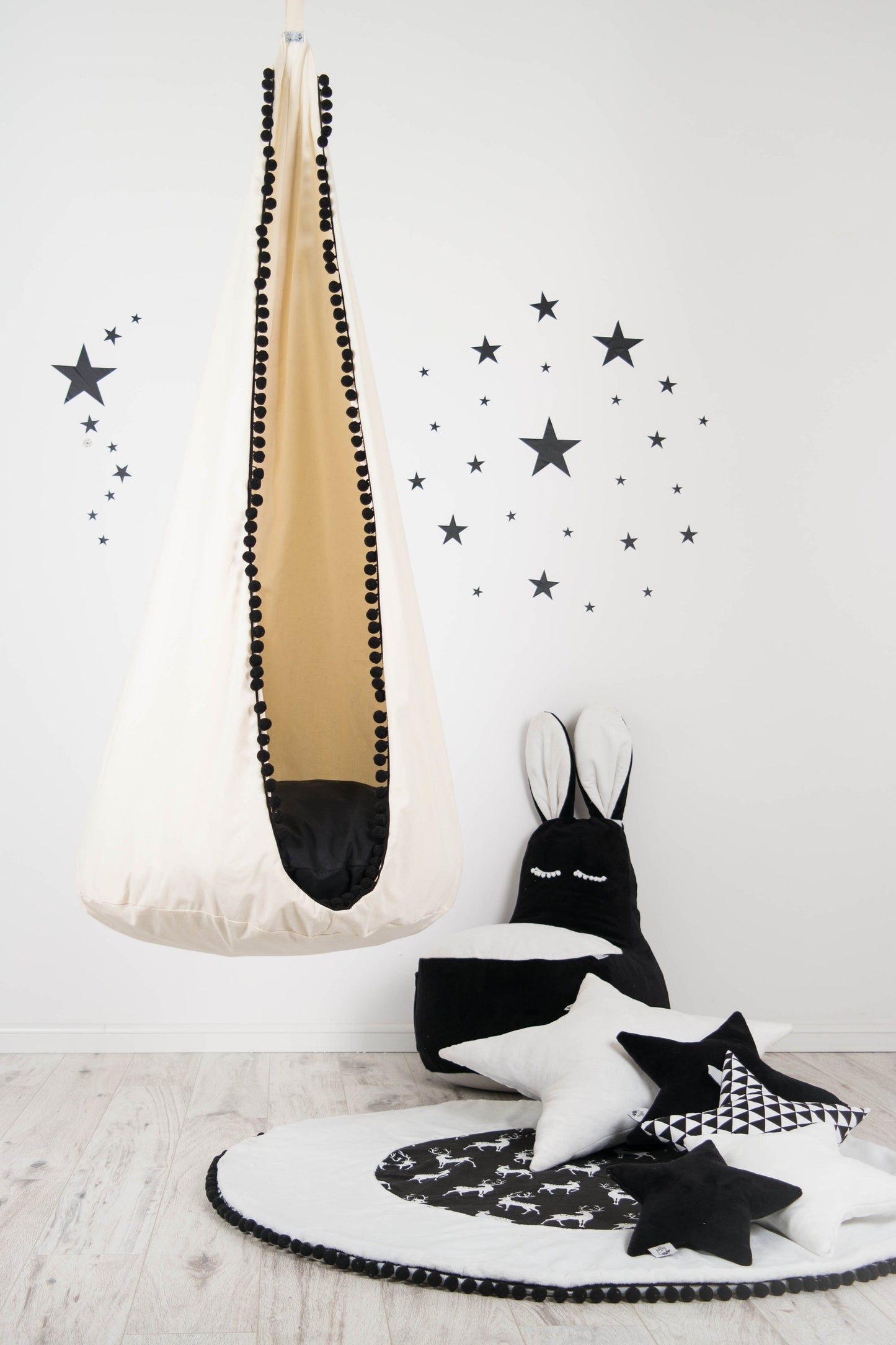 Hanging Cocoon Swing Black Ball